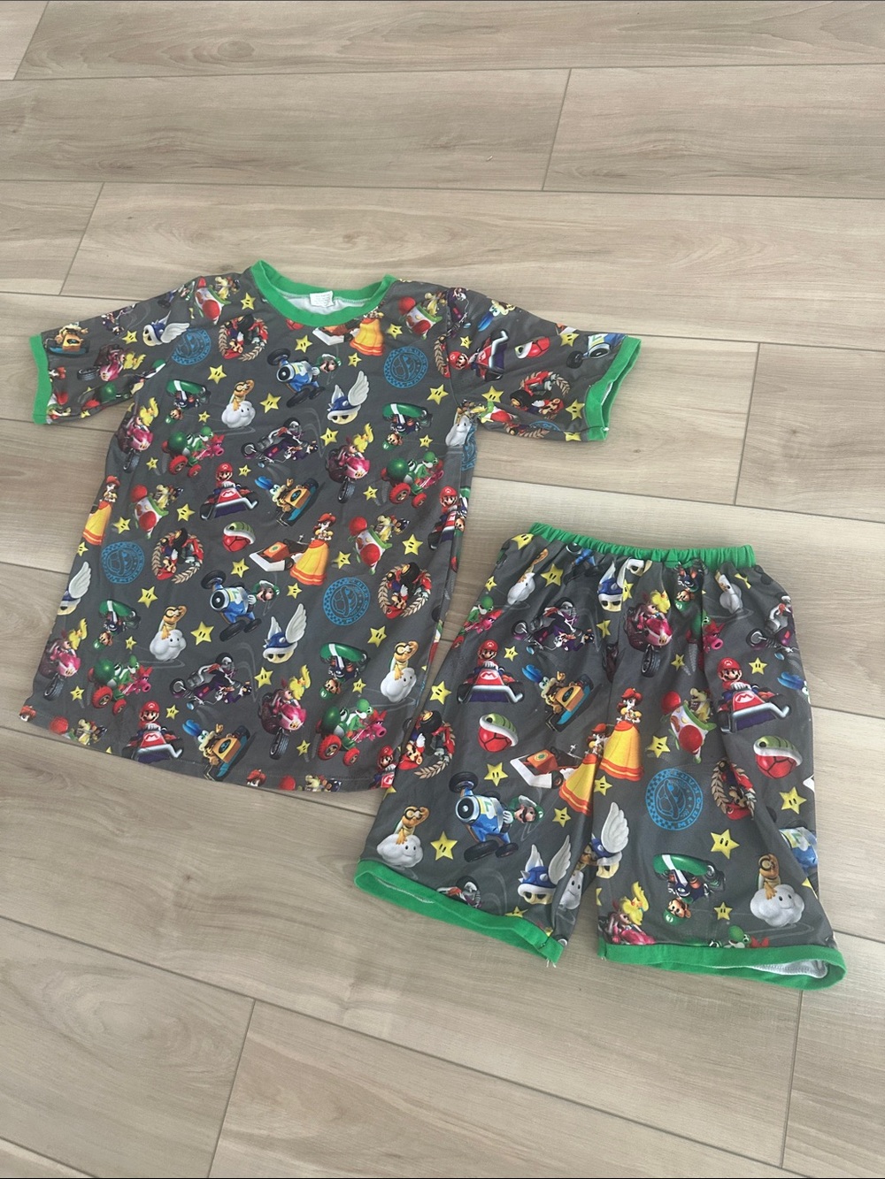 Kids Grey Character Short Pajama Set with Green Trim - Fun Print Size 7XL - Picture 10 of 13